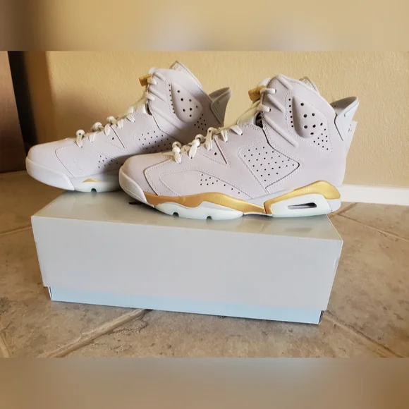 NIKE Womens Air Jordan Retro Shoes Pure Platinum/Glacier Blue - Main Image